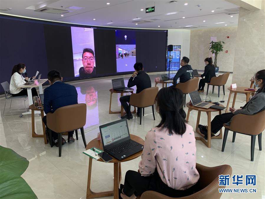 （聚焦復工復產(chǎn)&middot;圖文互動）（2）招聘&ldquo;不見面&rdquo; 溝通&ldquo;屏對屏&rdquo;&mdash;&mdash;江蘇徐州&ldquo;云招聘&rdquo;助力企業(yè)復工達產(chǎn)