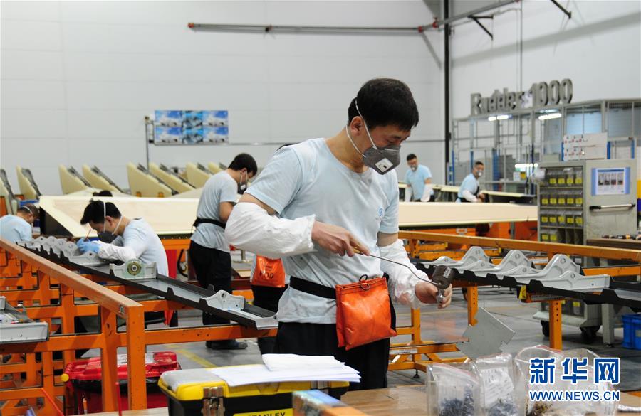 （在習(xí)近平新時(shí)代中國(guó)特色社會(huì)主義思想指引下&mdash;&mdash;新時(shí)代新作為新篇章&middot;習(xí)近平總書(shū)記關(guān)切事&middot;圖文互動(dòng)）（3）按下復(fù)工復(fù)產(chǎn)&ldquo;快進(jìn)鍵&rdquo;