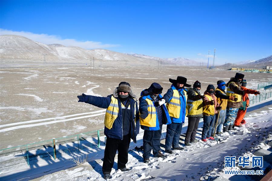 (新華全媒頭條·圖文互動)(5)用腳步和忠誠守護(hù)雪域天路——記青藏鐵路望昆線路車間副主任于本蕃