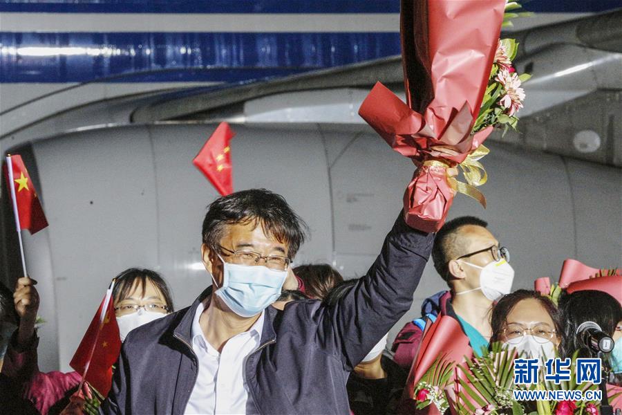 （聚焦疫情防控&middot;圖文互動）（9）分秒必爭！一切為了治病救人&mdash;&mdash;中國抗疫生命至上的生動實(shí)踐