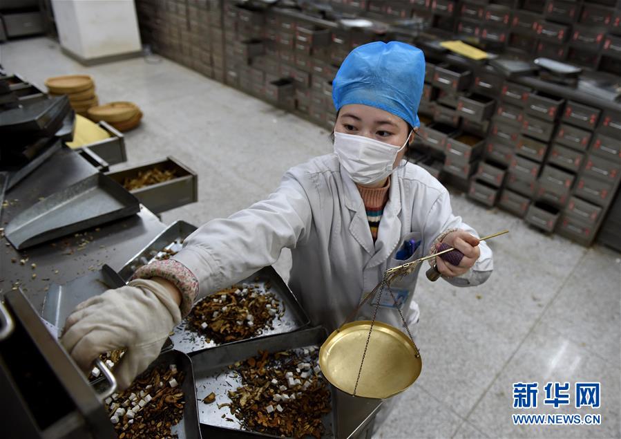 （聚焦疫情防控&middot;圖文互動）（14）分秒必爭！一切為了治病救人&mdash;&mdash;中國抗疫生命至上的生動實(shí)踐