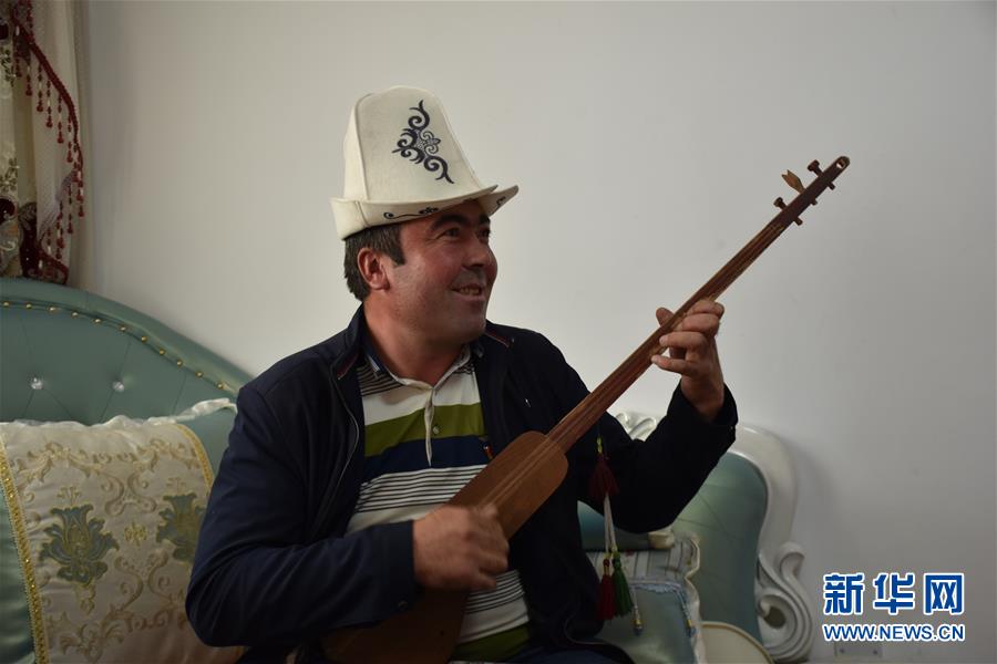 （決戰(zhàn)決勝脫貧攻堅&middot;圖文互動）（4）從高原牧區(qū)走入現(xiàn)代社區(qū)&mdash;&mdash;探訪帕米爾高原搬遷牧民的新生活