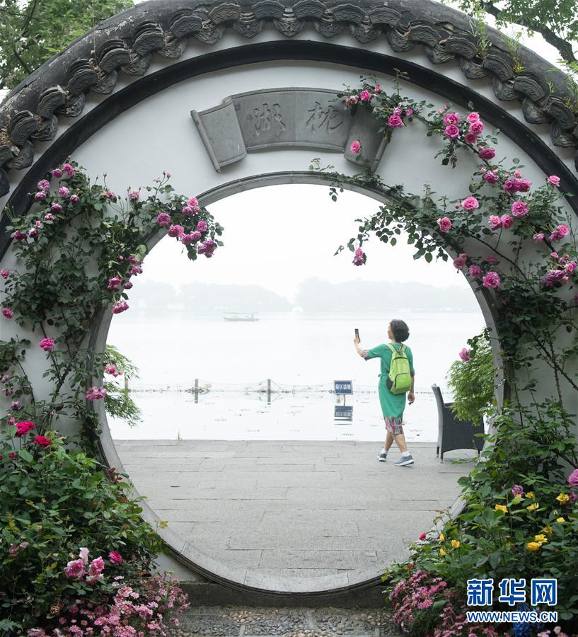 （新華全媒頭條&middot;圖文互動(dòng)）（5）人氣回暖 消費(fèi)復(fù)蘇 健康出行&mdash;&mdash;加長版&ldquo;五一&rdquo;假期觀察 