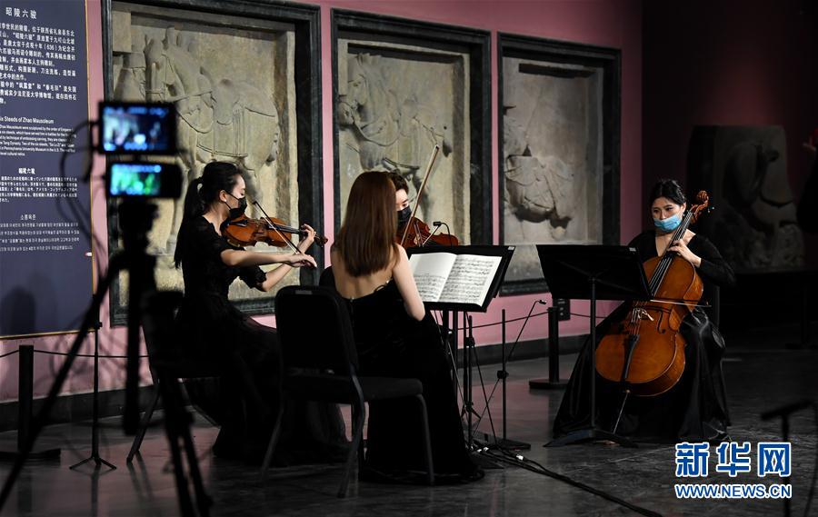 （新華全媒頭條&middot;圖文互動(dòng)）（10）人氣回暖 消費(fèi)復(fù)蘇 健康出行&mdash;&mdash;加長版&ldquo;五一&rdquo;假期觀察 