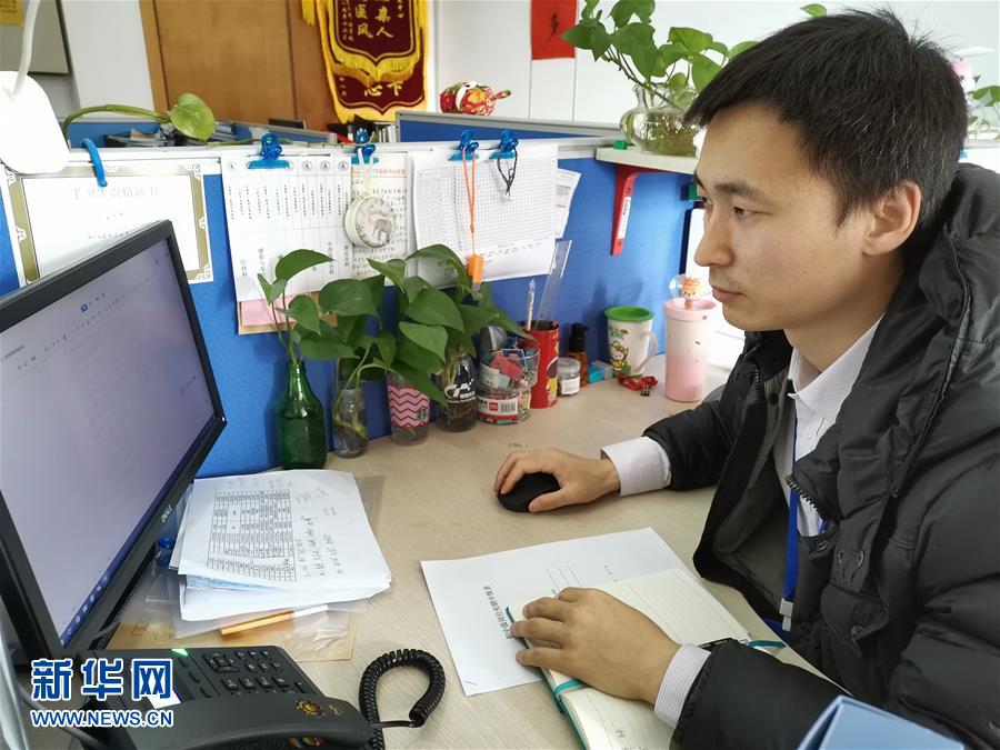 （在習近平新時代中國特色社會主義思想指引下&mdash;&mdash;新時代新作為新篇章&middot;習近平總書記關切事&middot;圖文互動）（5）錘煉意志　輕裝上陣&mdash;&mdash;黨員干部在一線磨礪閃光故事