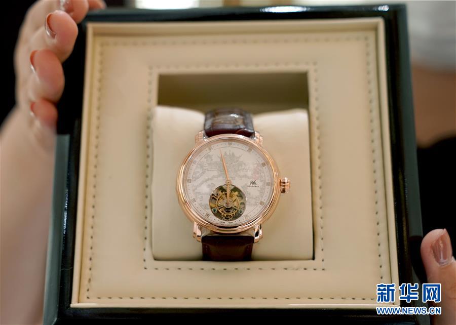 (新華全媒頭條·圖文互動(dòng))(4)“風(fēng)”起“云”涌 中國品牌在全球戰(zhàn)“疫”中崛起