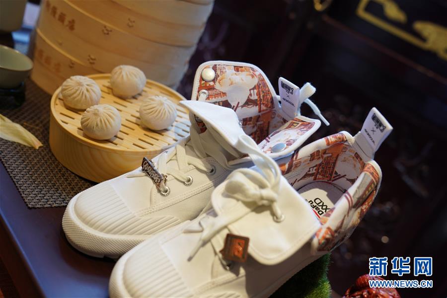 (新華全媒頭條·圖文互動(dòng))(6)“風(fēng)”起“云”涌 中國品牌在全球戰(zhàn)“疫”中崛起