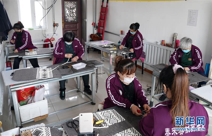 （在習(xí)近平新時(shí)代中國(guó)特色社會(huì)主義思想指引下&mdash;&mdash;新時(shí)代新作為新篇章&middot;習(xí)近平總書(shū)記關(guān)切事&middot;圖文互動(dòng)）（2）助你飛翔，擁抱陽(yáng)光&mdash;&mdash;助力殘疾人脫貧攻堅(jiān)故事