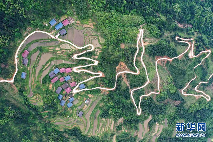 （新華全媒頭條&middot;兩會(huì)特別報(bào)道&middot;圖文互動(dòng)）（2）從取得決定性成就到奪取全面勝利&mdash;&mdash;從全國(guó)兩會(huì)看決戰(zhàn)決勝脫貧攻堅(jiān)