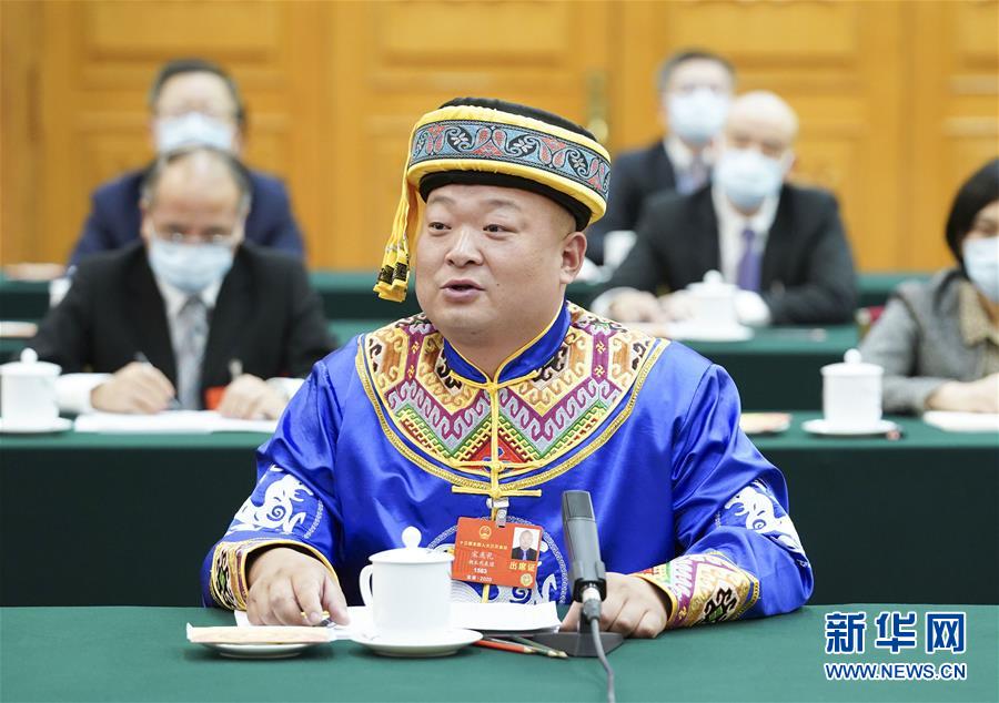 （新華全媒頭條&middot;圖文互動）（8）從人民中汲取磅礴力量&mdash;&mdash;習近平總書記同出席2020年全國兩會人大代表、政協(xié)委員共商國是紀實