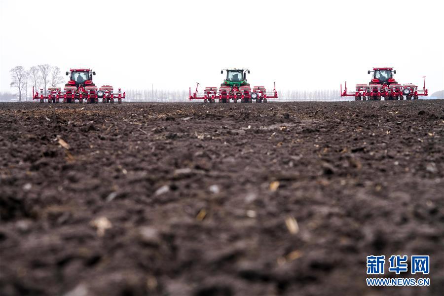 （在習近平新時代中國特色社會主義思想指引下&mdash;&mdash;新時代新作為新篇章&middot;習近平總書記關切事&middot;圖文互動）（2）讓農民挑上&ldquo;金扁擔&rdquo;&mdash;&mdash;農業(yè)現(xiàn)代化的生動實踐掃描