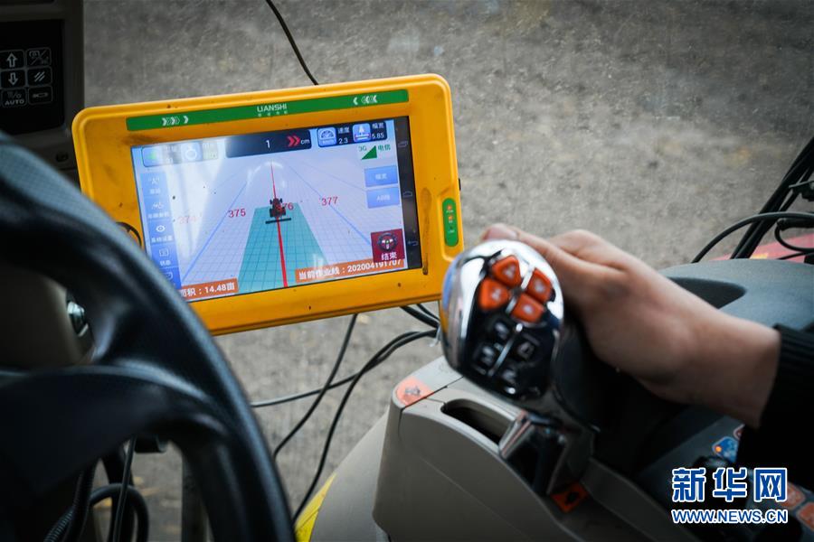 （在習近平新時代中國特色社會主義思想指引下&mdash;&mdash;新時代新作為新篇章&middot;習近平總書記關切事&middot;圖文互動）（3）讓農民挑上&ldquo;金扁擔&rdquo;&mdash;&mdash;農業(yè)現(xiàn)代化的生動實踐掃描