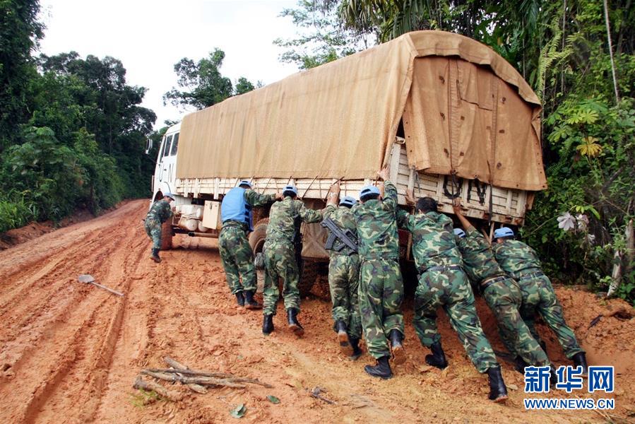 (新華全媒頭條·圖文互動(dòng))(2)崢嶸歲月30年 中國(guó)藍(lán)盔衛(wèi)和平