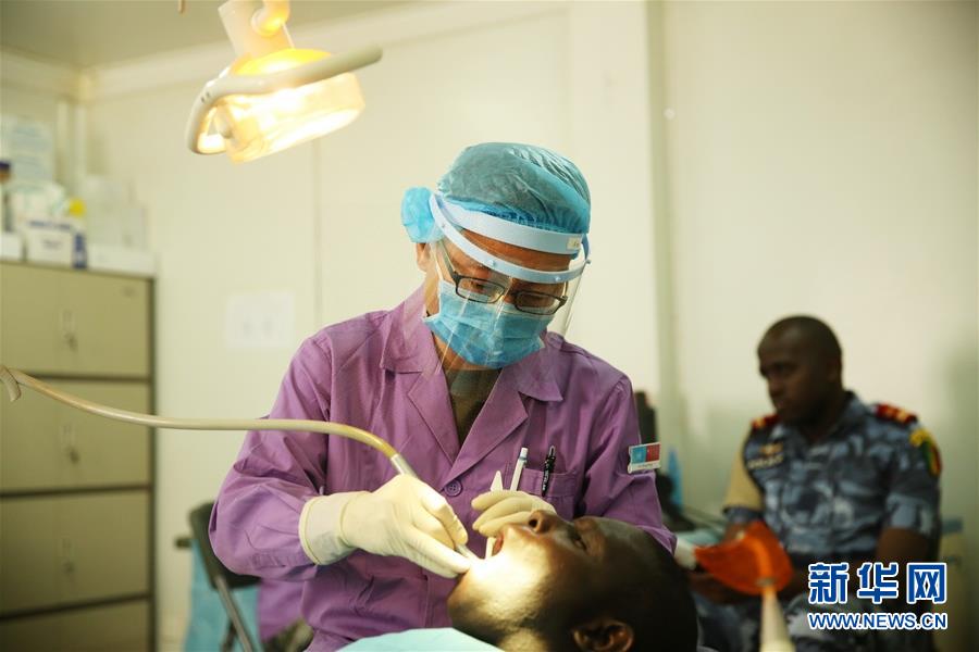 (新華全媒頭條·圖文互動(dòng))(12)崢嶸歲月30年 中國(guó)藍(lán)盔衛(wèi)和平