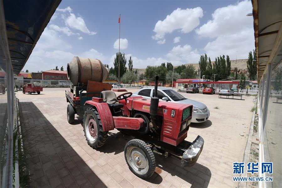 （決戰(zhàn)決勝脫貧攻堅&middot;聚焦三區(qū)三州&middot;圖文互動）（4）昆侖山村建起停車場