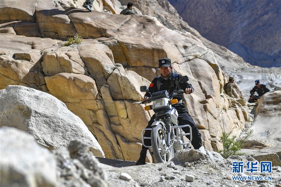 （新華全媒頭條&middot;圖文互動(dòng)）（12）飛吧，&ldquo;帕米爾雄鷹&rdquo;！