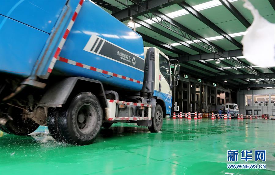 （新華全媒頭條&middot;圖文互動(dòng)）（2）演繹新時(shí)尚 答好治理卷&mdash;&mdash;上海實(shí)施垃圾分類效果追蹤