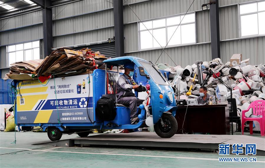 （新華全媒頭條&middot;圖文互動(dòng)）（7）演繹新時(shí)尚 答好治理卷&mdash;&mdash;上海實(shí)施垃圾分類效果追蹤