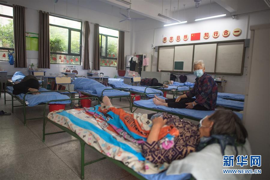 （防汛抗洪&middot;圖文互動）（4）為人民生命安全撐起&ldquo;安全傘&rdquo;&mdash;&mdash;湖北緊急轉(zhuǎn)移安置受災(zāi)群眾速寫