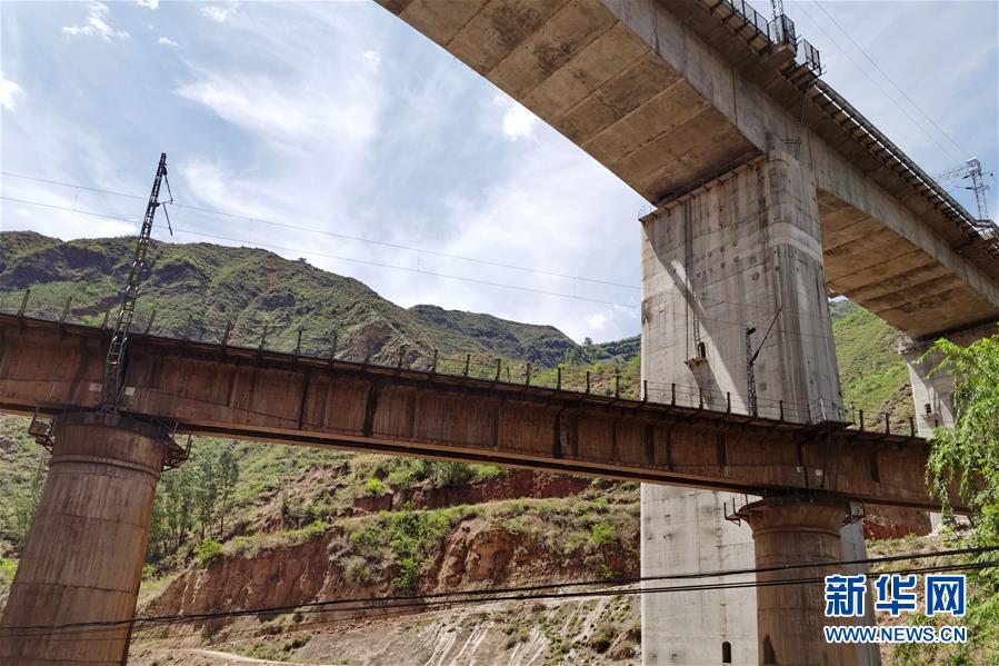 （新華全媒頭條&middot;圖文互動(dòng)）（15）自強(qiáng)的力量&mdash;&mdash;成昆鐵路通車(chē)50年記