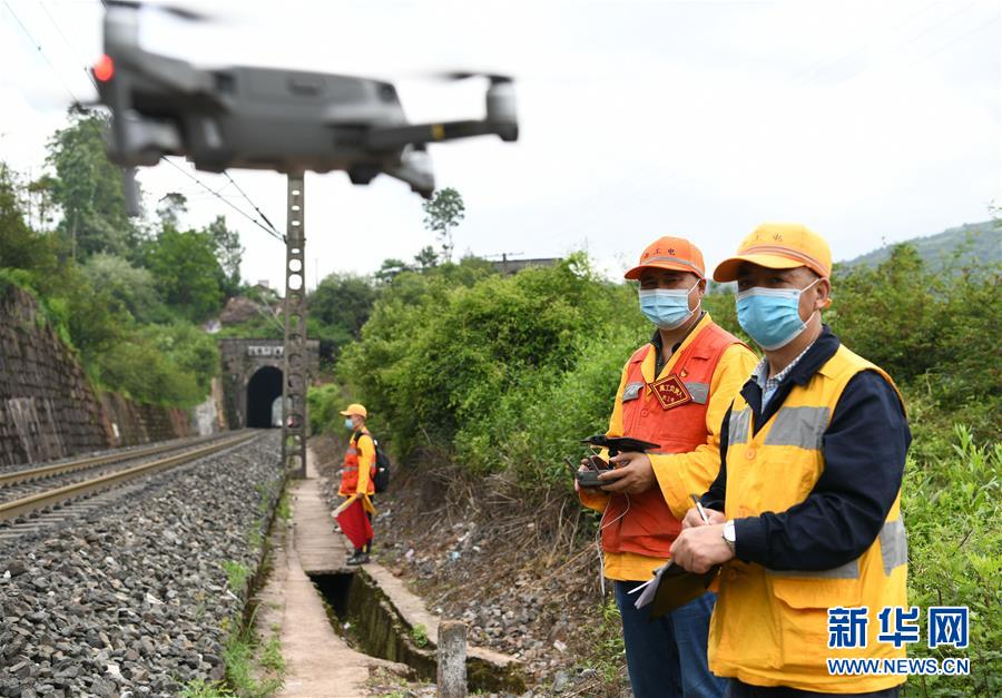 （新華全媒頭條&middot;圖文互動(dòng)）（14）自強(qiáng)的力量&mdash;&mdash;成昆鐵路通車(chē)50年記