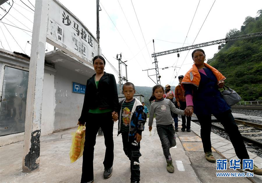 （新華全媒頭條&middot;圖文互動(dòng)）（9）自強(qiáng)的力量&mdash;&mdash;成昆鐵路通車(chē)50年記