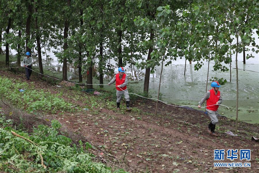 （圖文互動(dòng)）（2）搶險(xiǎn)！群眾的安全高于一切&mdash;&mdash;湖北統(tǒng)籌部署緊急應(yīng)對(duì)洪澇災(zāi)害