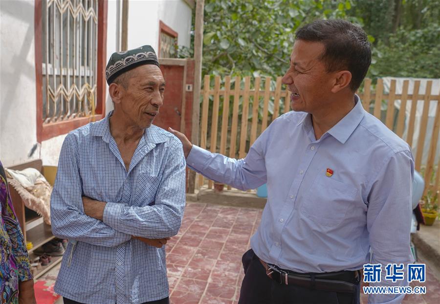 （決戰(zhàn)決勝脫貧攻堅(jiān)&middot;圖文互動(dòng)）（5）&ldquo;掃&rdquo;出脫貧路：南疆深貧村巧變&ldquo;創(chuàng)業(yè)村&rdquo;