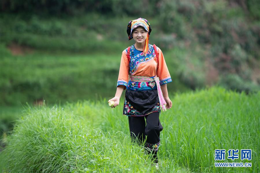 （新華全媒頭條&middot;走向我們的小康生活&middot;圖文互動）（4）那山，那人，那苗寨&mdash;&mdash;十八洞村三代人的奮斗史