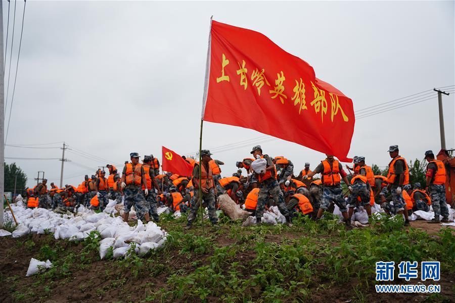 （防汛抗洪&middot;圖文互動）（4）洪水不退，子弟兵誓死不退&mdash;&mdash;解放軍和武警部隊官兵參與洪澇災(zāi)害搶險救援記事