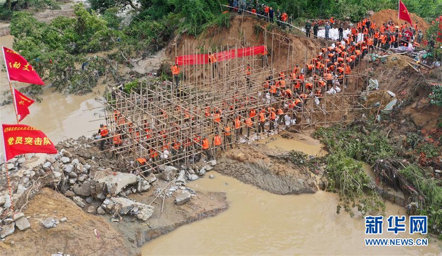（防汛抗洪&middot;圖文互動）（10）洪水不退，子弟兵誓死不退&mdash;&mdash;解放軍和武警部隊官兵參與洪澇災(zāi)害搶險救援記事