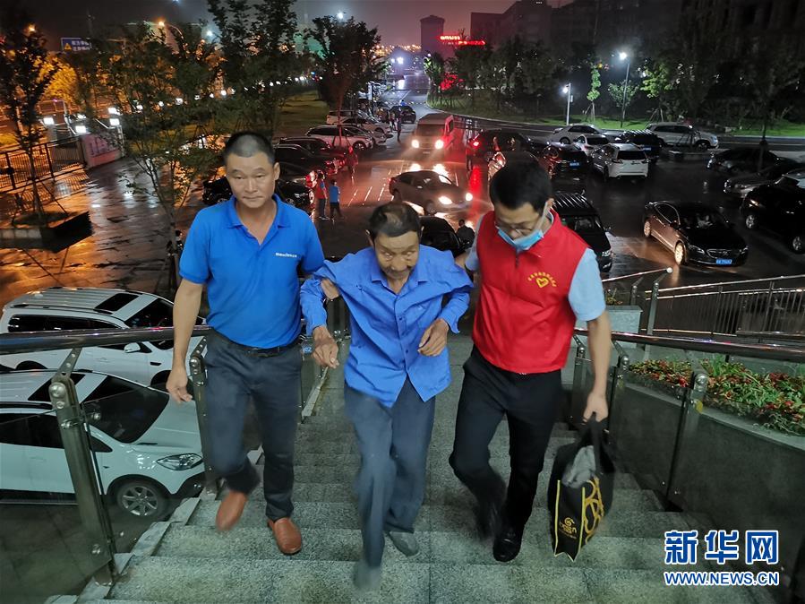 （防汛抗洪&middot;圖文互動）（3）洪水來襲，銅鑼聲在千年古鎮(zhèn)的雨夜響起