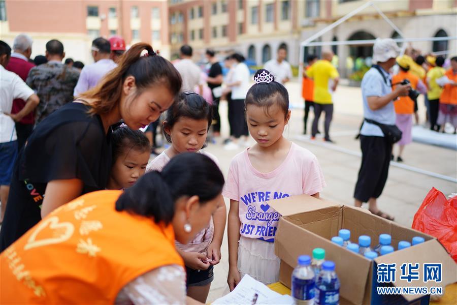 （在習(xí)近平新時代中國特色社會主義思想指引下&mdash;&mdash;新時代新作為新篇章&middot;習(xí)近平總書記關(guān)切事&middot;圖文互動）（7）遮風(fēng)雨 送安穩(wěn)&mdash;&mdash;受災(zāi)群眾轉(zhuǎn)移安置中的暖心故事
