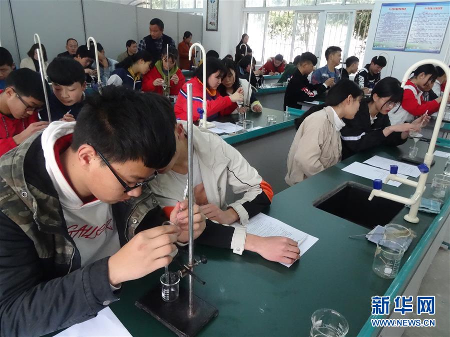 (新華全媒頭條·圖文互動(dòng))(5)“美麗的中國夢(mèng)屬于你們”——以習(xí)近平同志為核心的黨中央關(guān)心少年兒童工作紀(jì)實(shí)