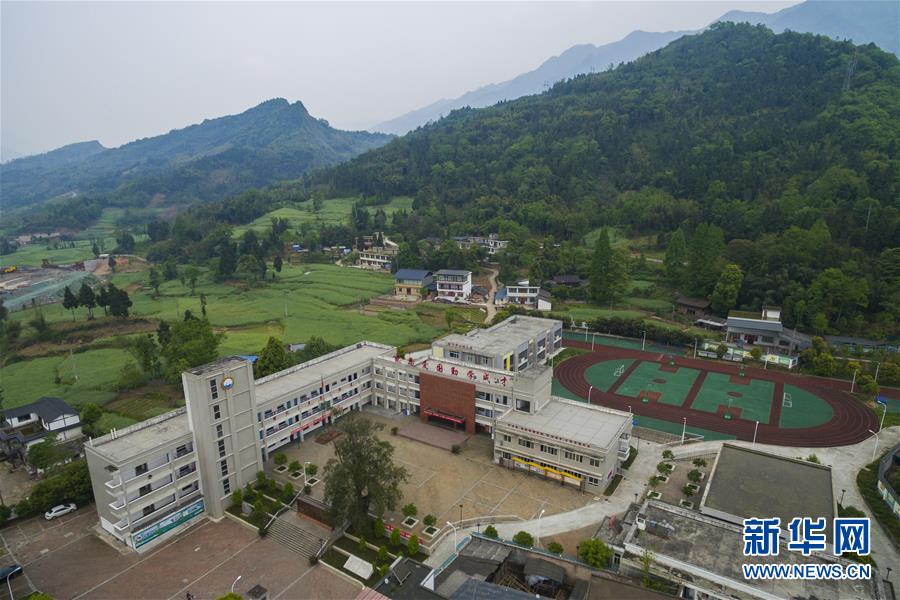 (新華全媒頭條·圖文互動(dòng))(12)“美麗的中國夢(mèng)屬于你們”——以習(xí)近平同志為核心的黨中央關(guān)心少年兒童工作紀(jì)實(shí)