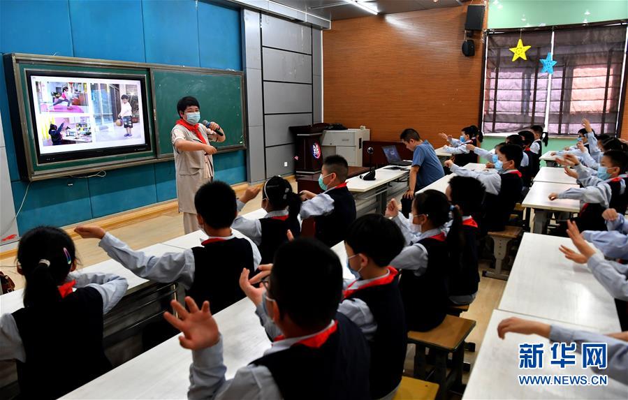 (新華全媒頭條·圖文互動(dòng))(18)“美麗的中國夢(mèng)屬于你們”——以習(xí)近平同志為核心的黨中央關(guān)心少年兒童工作紀(jì)實(shí)