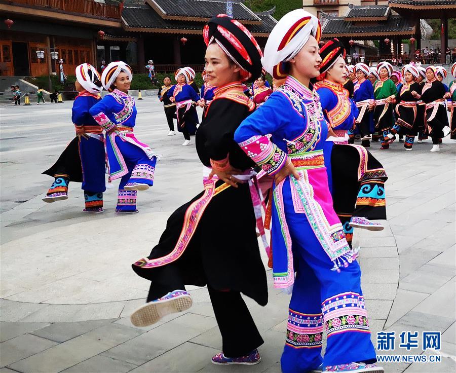 （新華全媒頭條&middot;走向我們的小康生活&middot;圖文互動）（6）三幅&ldquo;圖鑒&rdquo;說變遷&mdash;&mdash;貴州&ldquo;穿越時空&rdquo;的脫貧印記