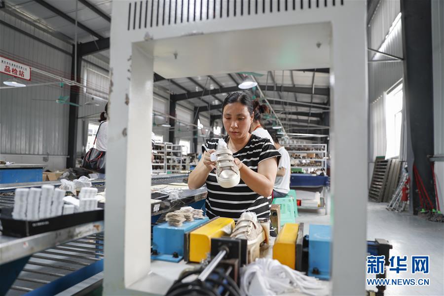 （落實(shí)&ldquo;六穩(wěn)&rdquo;&ldquo;六保&rdquo;一線見聞&middot;圖文互動(dòng)）（2）&ldquo;不讓一名貧困勞動(dòng)力失業(yè)！&rdquo;&mdash;&mdash;三峽庫(kù)區(qū)穩(wěn)就業(yè)見聞