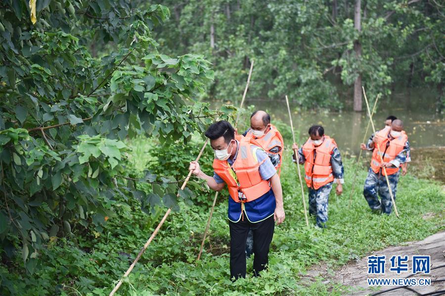 （在習(xí)近平新時(shí)代中國(guó)特色社會(huì)主義思想指引下&mdash;&mdash;新時(shí)代新作為新篇章&middot;習(xí)近平總書記關(guān)切事&middot;圖文互動(dòng)）（2）戰(zhàn)疫魔,斗洪魔&mdash;&mdash;湖北全力應(yīng)對(duì)防疫、防汛疊加&ldquo;雙考&rdquo;