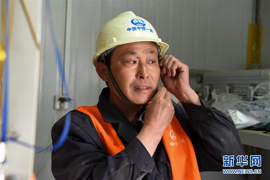 （圖文互動(dòng)）（2）筑完&ldquo;天路&rdquo;架&ldquo;云梯&rdquo;&mdash;&mdash;鐵路老兵再上高原