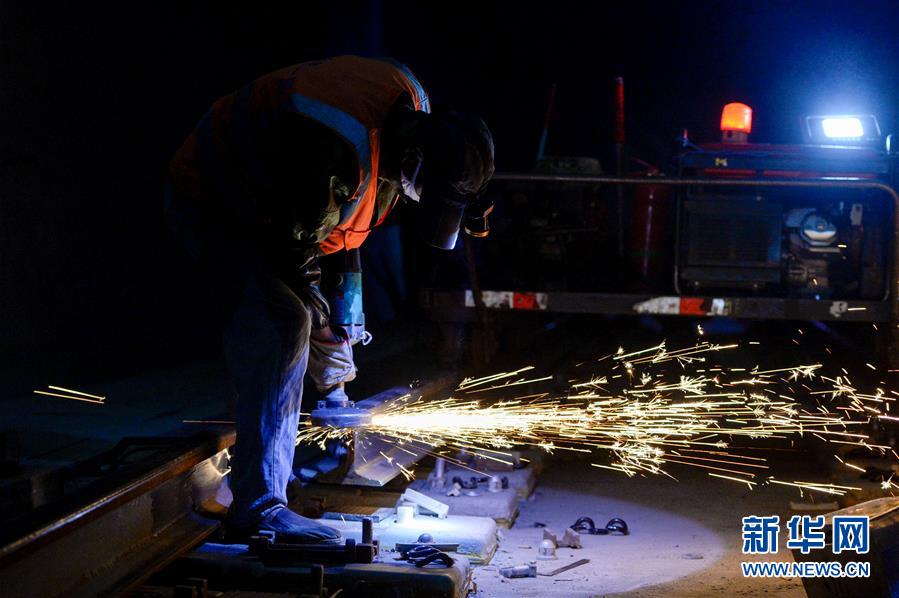 （圖文互動(dòng)）（7）筑完&ldquo;天路&rdquo;架&ldquo;云梯&rdquo;&mdash;&mdash;鐵路老兵再上高原