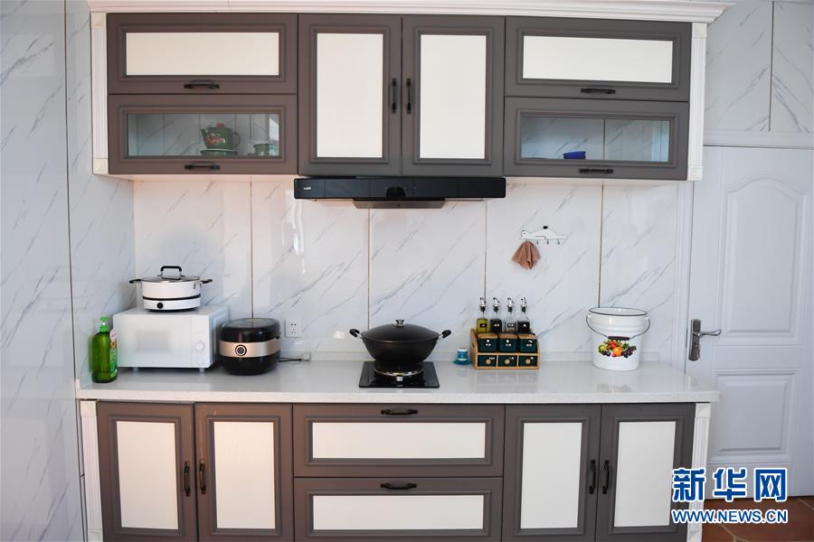 （走向我們的小康生活&middot;圖文互動）（7）草原有了網(wǎng)，手機能放羊&mdash;&mdash;看呼倫貝爾大草原牧民生活變了樣 