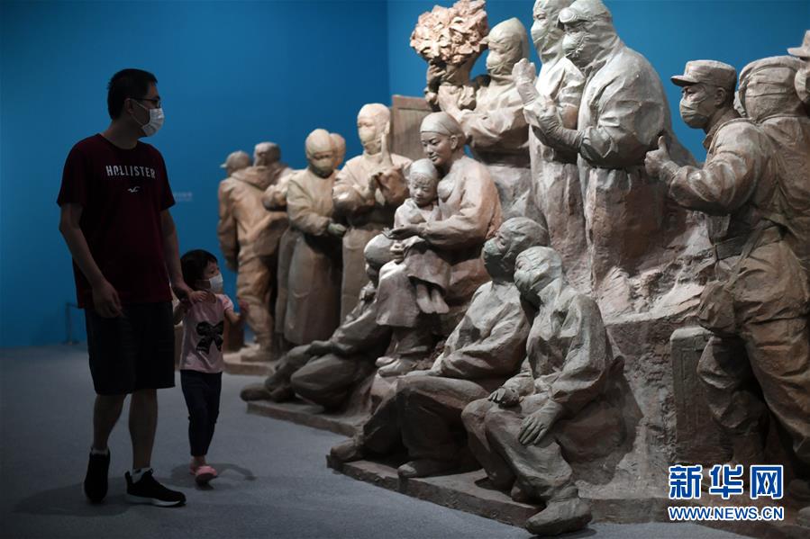 (社會(huì))(1)抗疫主題美術(shù)作品亮相國博