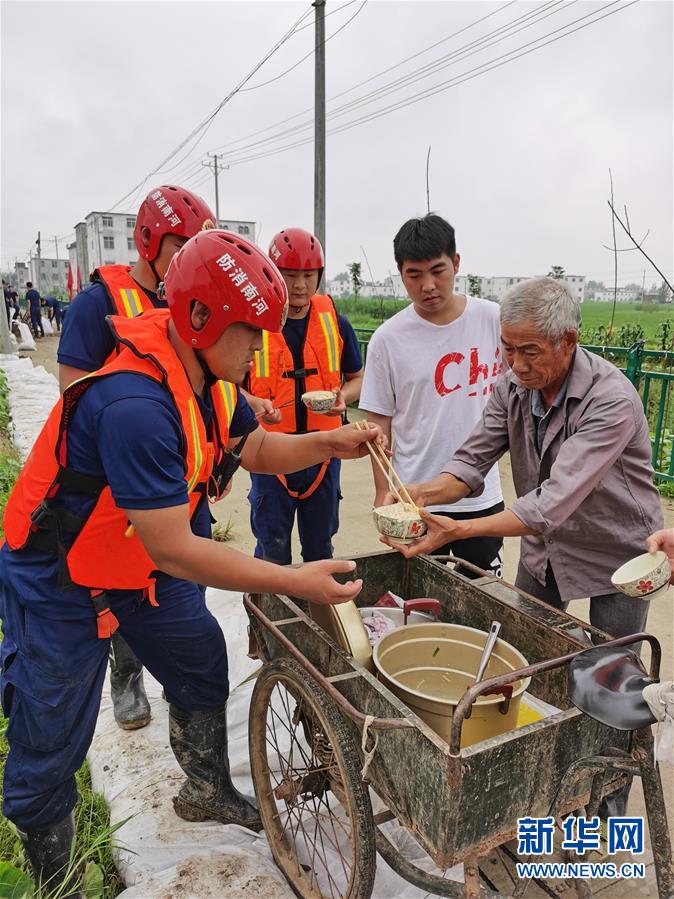 (新華全媒頭條·圖文互動)(5)筑起共御水患的鋼鐵長堤——戰(zhàn)洪一線的“干群關系新答卷”