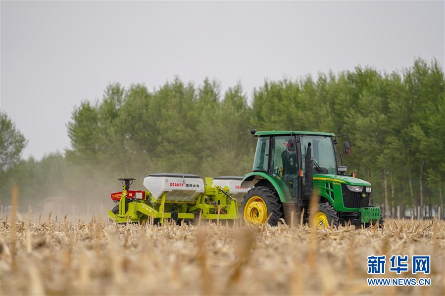 （在習(xí)近平新時(shí)代中國(guó)特色社會(huì)主義思想指引下&mdash;&mdash;新時(shí)代新作為新篇章&middot;習(xí)近平總書記關(guān)切事&middot;圖文互動(dòng)）（7）為黑土加&ldquo;油&rdquo;&mdash;&mdash;&ldquo;耕地中的大熊貓&rdquo;，我們這樣保護(hù)