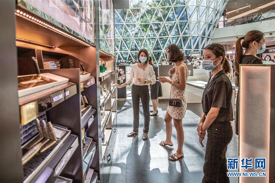 （在習(xí)近平新時代中國特色社會主義思想指引下&mdash;&mdash;新時代新作為新篇章&middot;習(xí)近平總書記關(guān)切事&middot;圖文互動）（12）感受開放新魅力&mdash;&mdash;海南自由貿(mào)易港建設(shè)開局觀察