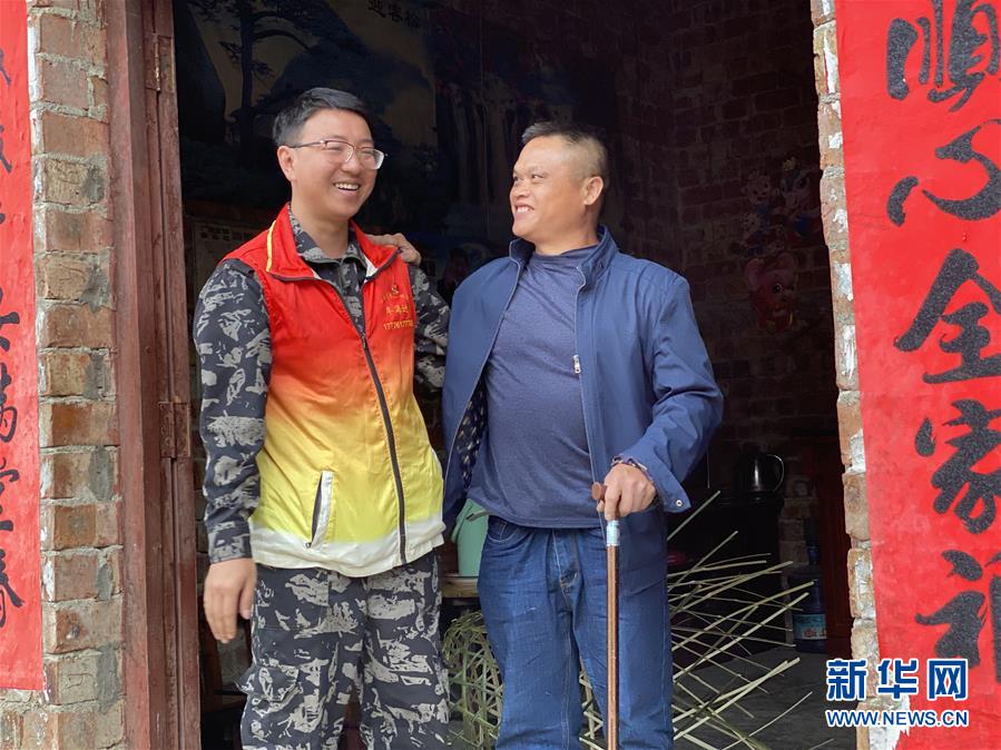 （在習近平新時代中國特色社會主義思想指引下&mdash;&mdash;新時代新作為新篇章&middot;習近平總書記關切事&middot;圖文互動）（4）青春做伴，西部放歌&mdash;&mdash;走近扎根西部建設邊疆的大學生們