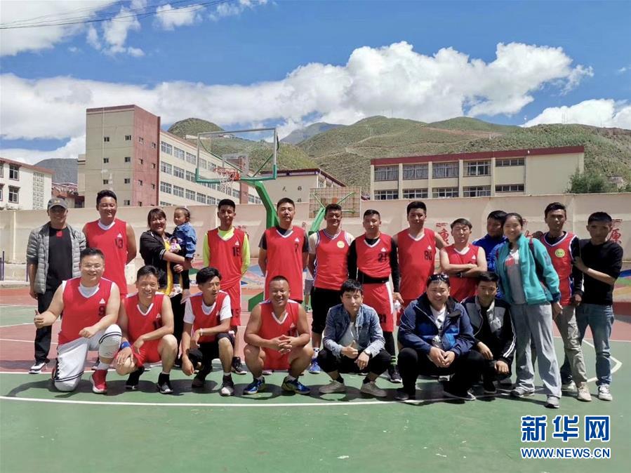 （在習近平新時代中國特色社會主義思想指引下&mdash;&mdash;新時代新作為新篇章&middot;習近平總書記關切事&middot;圖文互動）（2）青春做伴，西部放歌&mdash;&mdash;走近扎根西部建設邊疆的大學生們