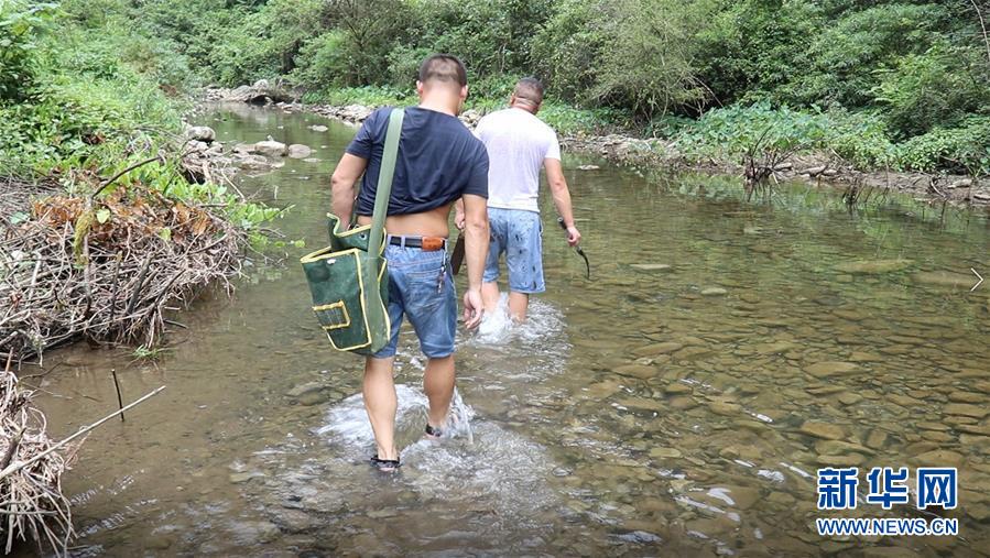 （高溫下的勞動者&middot;圖文互動）（1）高溫襲來，他們用雙手守護貧困大山