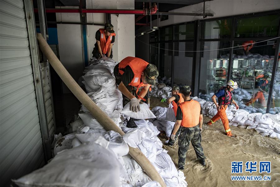 （防汛抗洪&middot;圖文互動(dòng)）（7）筑起防大汛的堅(jiān)強(qiáng)防線&mdash;&mdash;重慶防御長(zhǎng)江、嘉陵江過(guò)境洪峰現(xiàn)場(chǎng)記錄